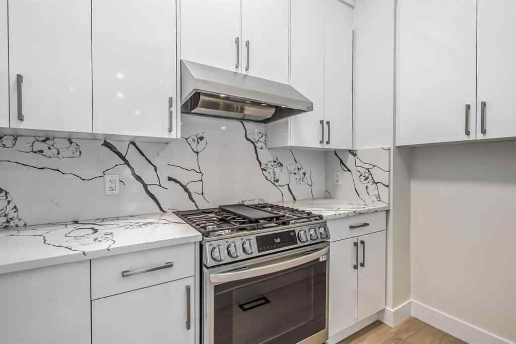 MLS&reg; # A2268389 - 528 30 Avenue NE in Winston Heights/Mountview Calgary, Residential Open Houses