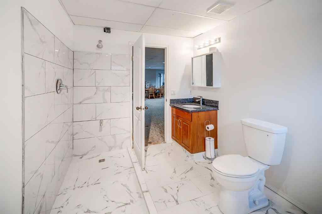 MLS® A2268392 - 2925 Signal Hill Heights SW in Signal Hill Calgary, Residential