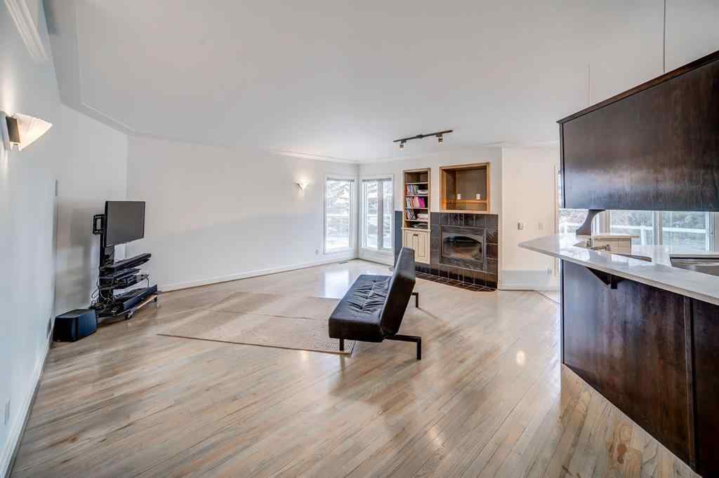MLS® A2268392 - 2925 Signal Hill Heights SW in Signal Hill Calgary, Residential
