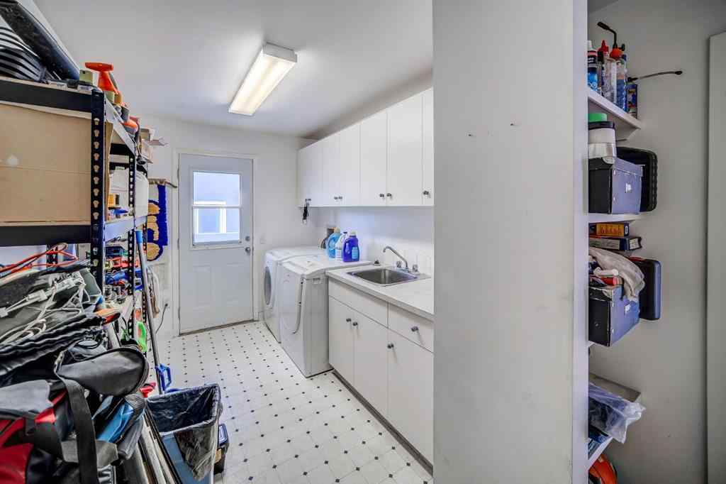 MLS® A2268392 - 2925 Signal Hill Heights SW in Signal Hill Calgary, Residential