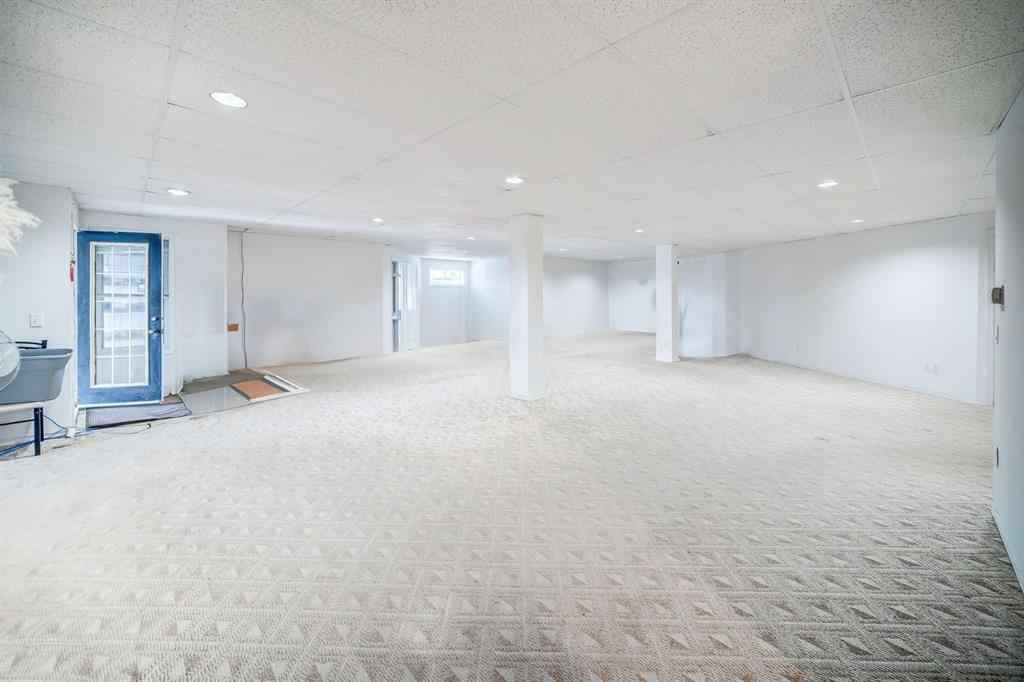 MLS® A2268392 - 2925 Signal Hill Heights SW in Signal Hill Calgary, Residential