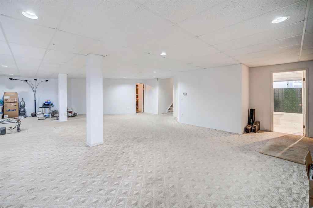 MLS® A2268392 - 2925 Signal Hill Heights SW in Signal Hill Calgary, Residential