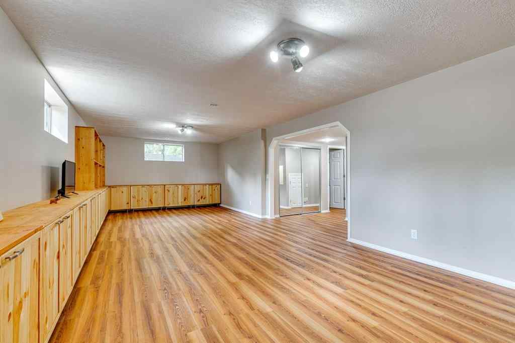 MLS® A2268434 - 214 Springmere Close  in Westmere Chestermere, Residential