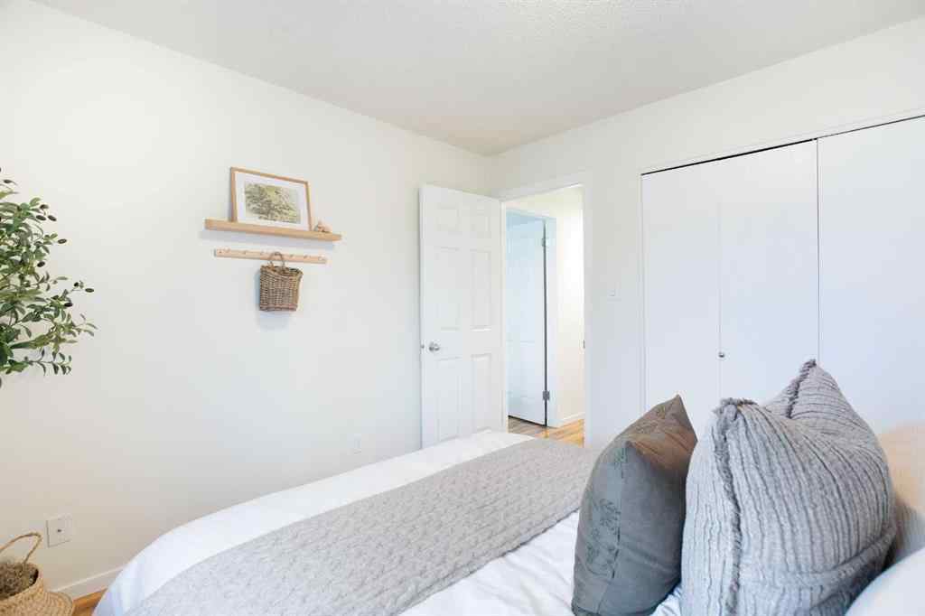 MLS&reg; # A2268494 - Unit #54 10030 Oakmoor Way SW in Oakridge Calgary, Residential Open Houses