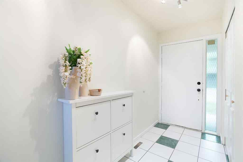 MLS&reg; # A2268494 - Unit #54 10030 Oakmoor Way SW in Oakridge Calgary, Residential Open Houses