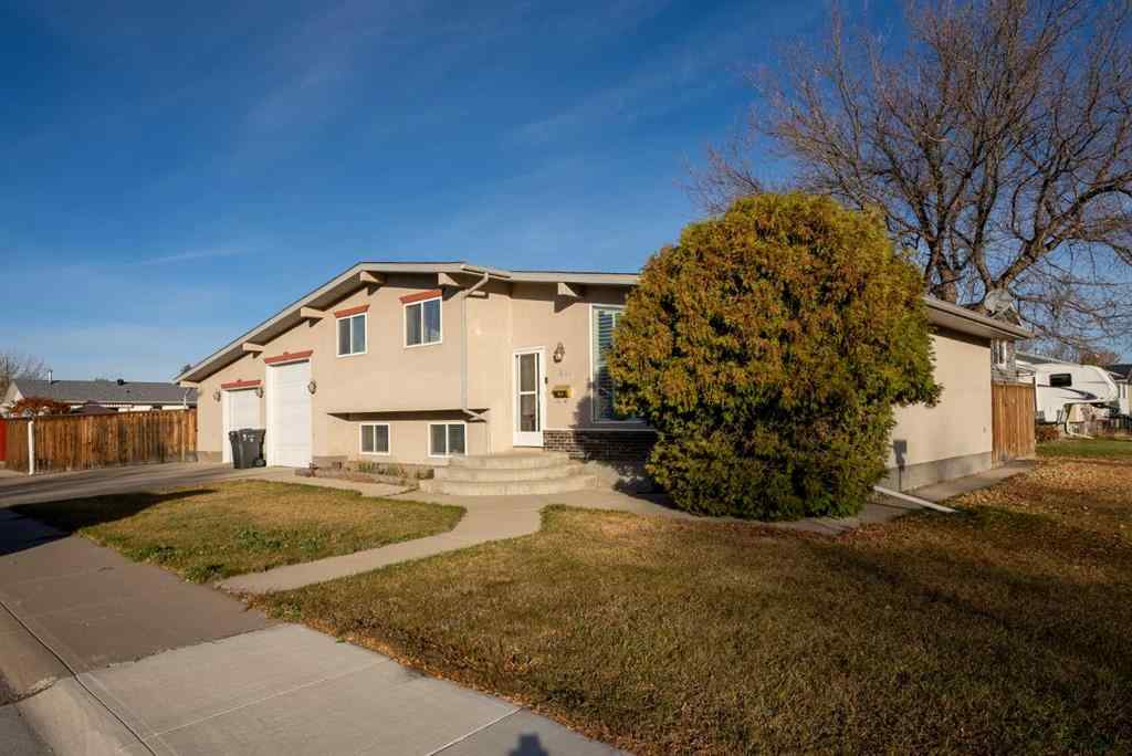MLS® A2268497 - 1911 24 Avenue N in Winston Churchill Lethbridge, Residential