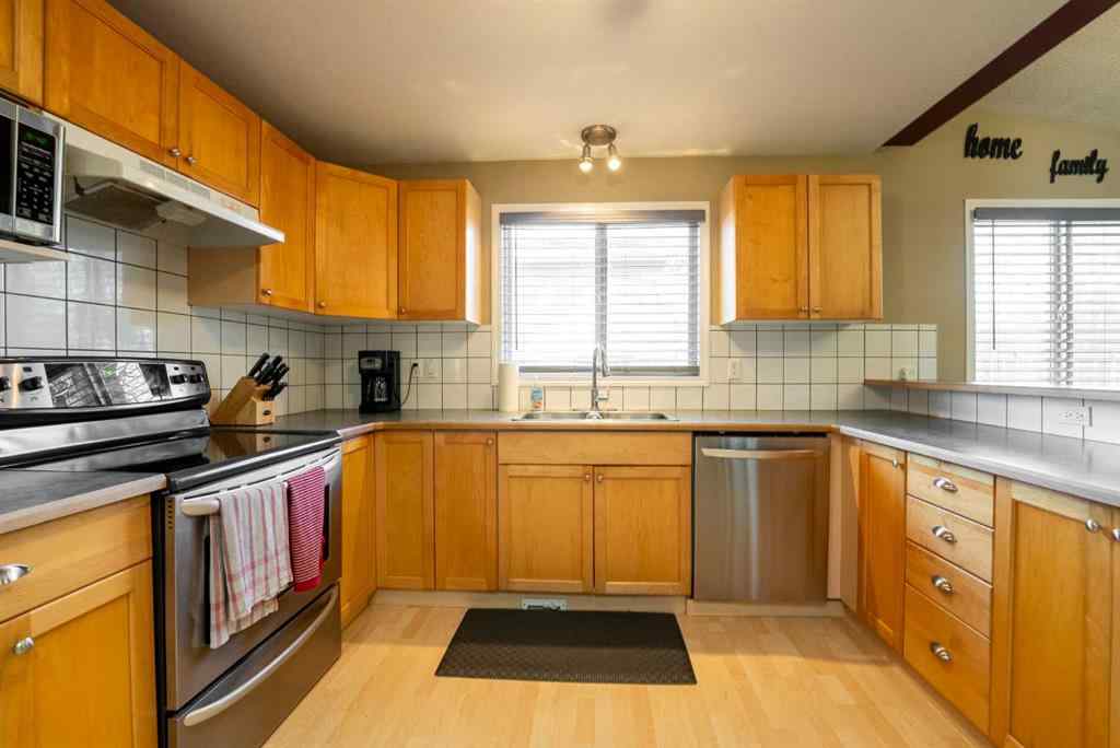 MLS® A2268497 - 1911 24 Avenue N in Winston Churchill Lethbridge, Residential