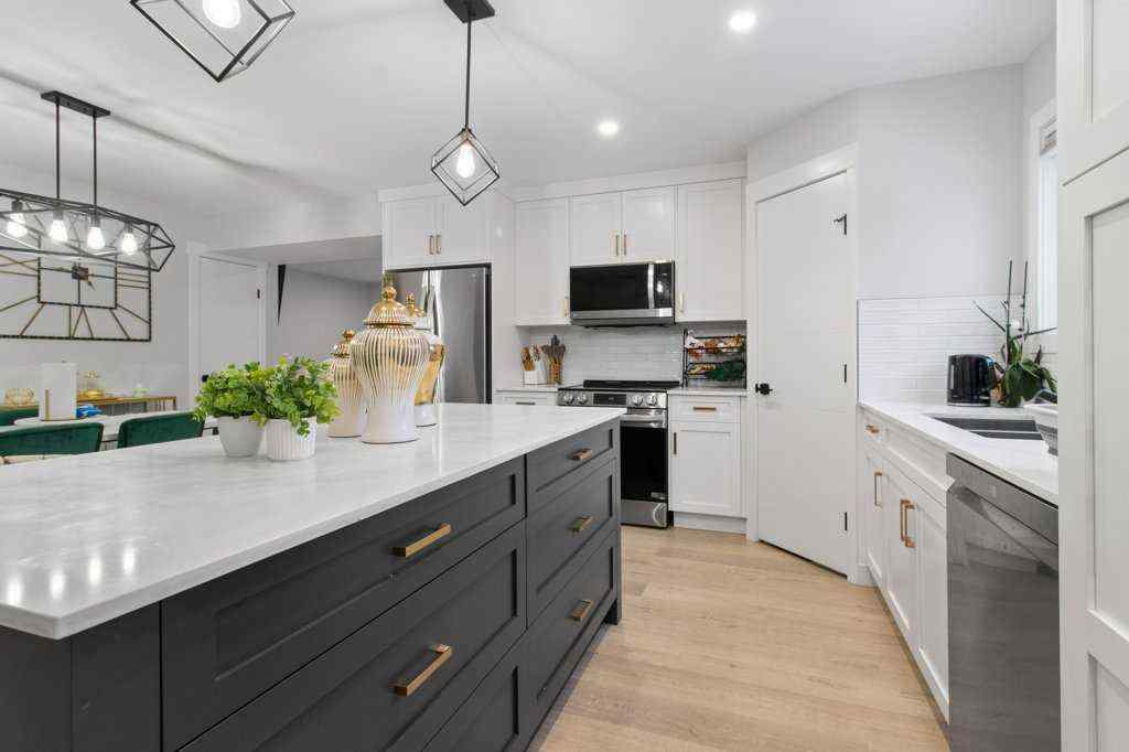 MLS&reg; # A2268499 - 4507 48 Avenue  in Palo Sylvan Lake, Multi-Family Open Houses