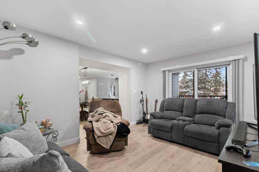 MLS&reg; # A2268499 - 4507 48 Avenue  in Palo Sylvan Lake, Multi-Family Open Houses