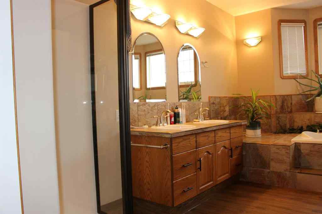 MLS® A2268501 - 636 Maple Place  in NONE Picture Butte, Residential