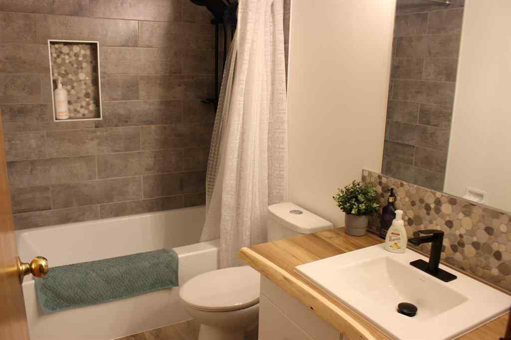 MLS® A2268501 - 636 Maple Place  in NONE Picture Butte, Residential