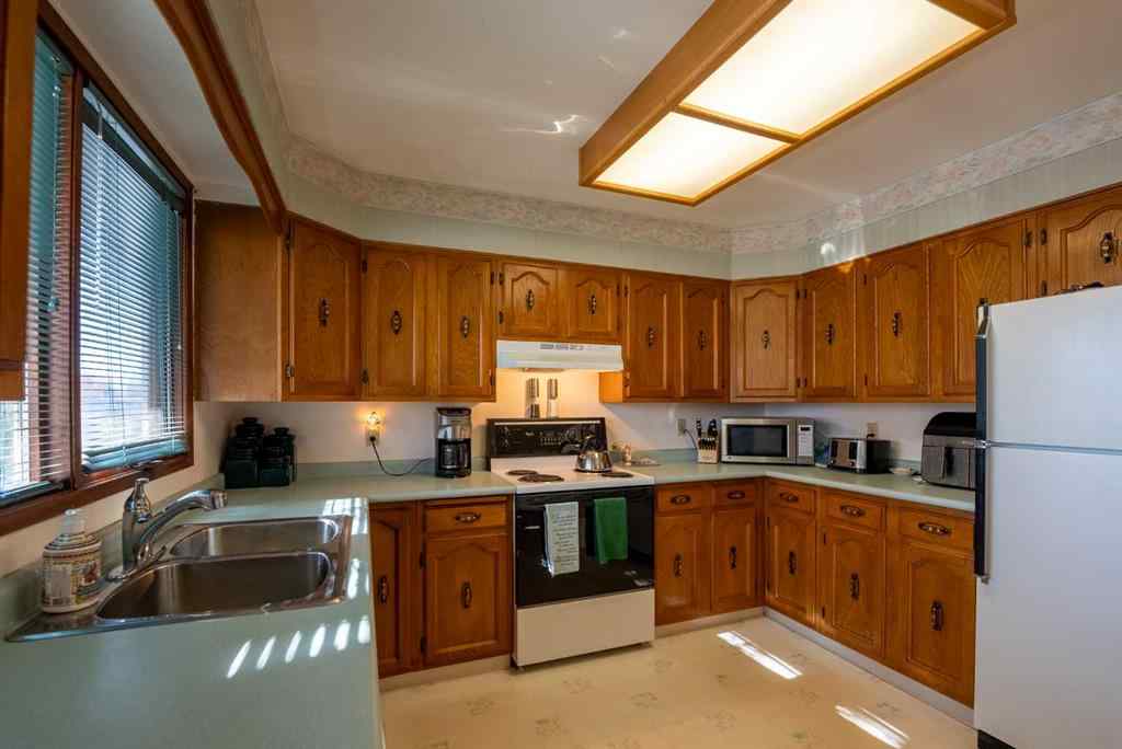 MLS® A2268503 - 1515 20 Avenue N in Winston Churchill Lethbridge, Residential