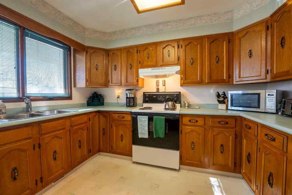 MLS® A2268503 - 1515 20 Avenue N in Winston Churchill Lethbridge, Residential