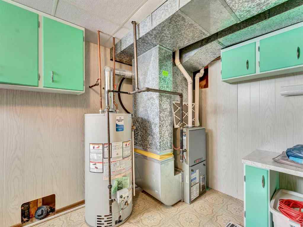 MLS® A2268535 - 267 11 Street NE in Northeast Crescent Heights Medicine Hat, Residential