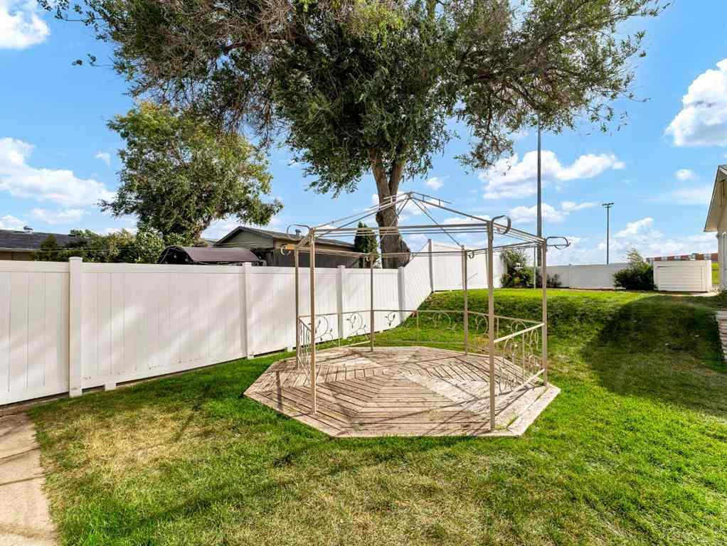 MLS® A2268535 - 267 11 Street NE in Northeast Crescent Heights Medicine Hat, Residential