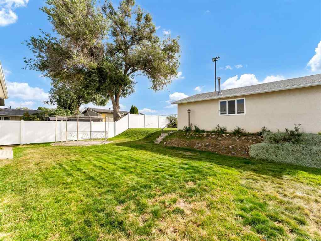 MLS® A2268535 - 267 11 Street NE in Northeast Crescent Heights Medicine Hat, Residential