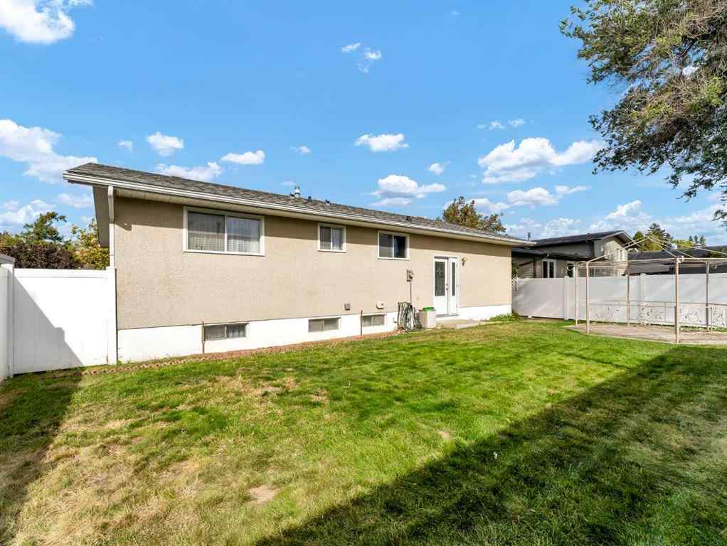 MLS® A2268535 - 267 11 Street NE in Northeast Crescent Heights Medicine Hat, Residential