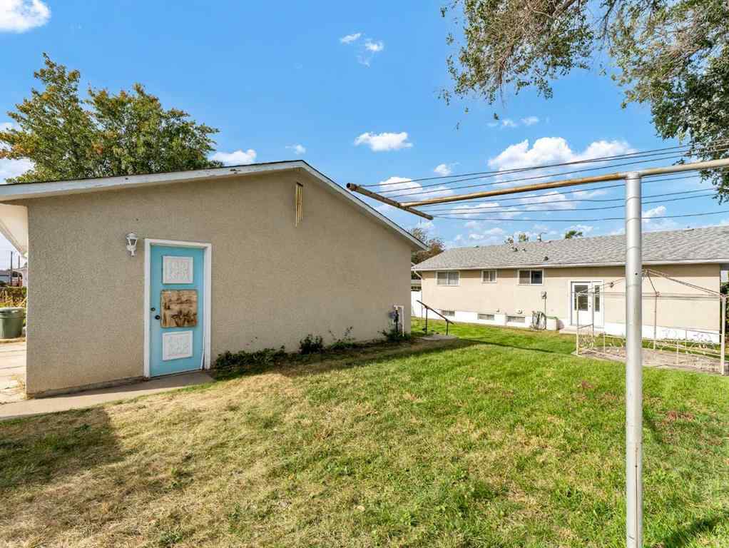 MLS® A2268535 - 267 11 Street NE in Northeast Crescent Heights Medicine Hat, Residential