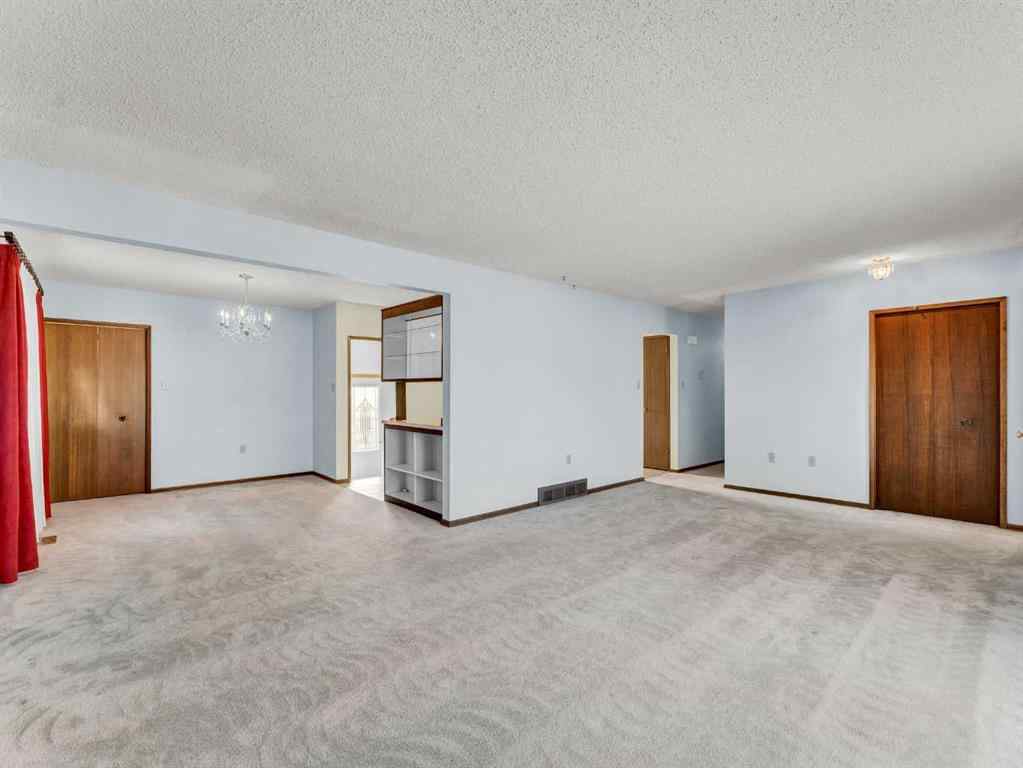 MLS® A2268535 - 267 11 Street NE in Northeast Crescent Heights Medicine Hat, Residential