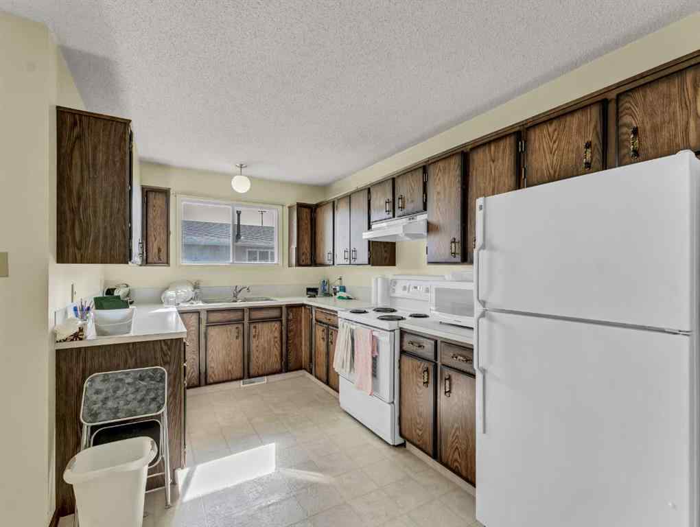 MLS® A2268535 - 267 11 Street NE in Northeast Crescent Heights Medicine Hat, Residential