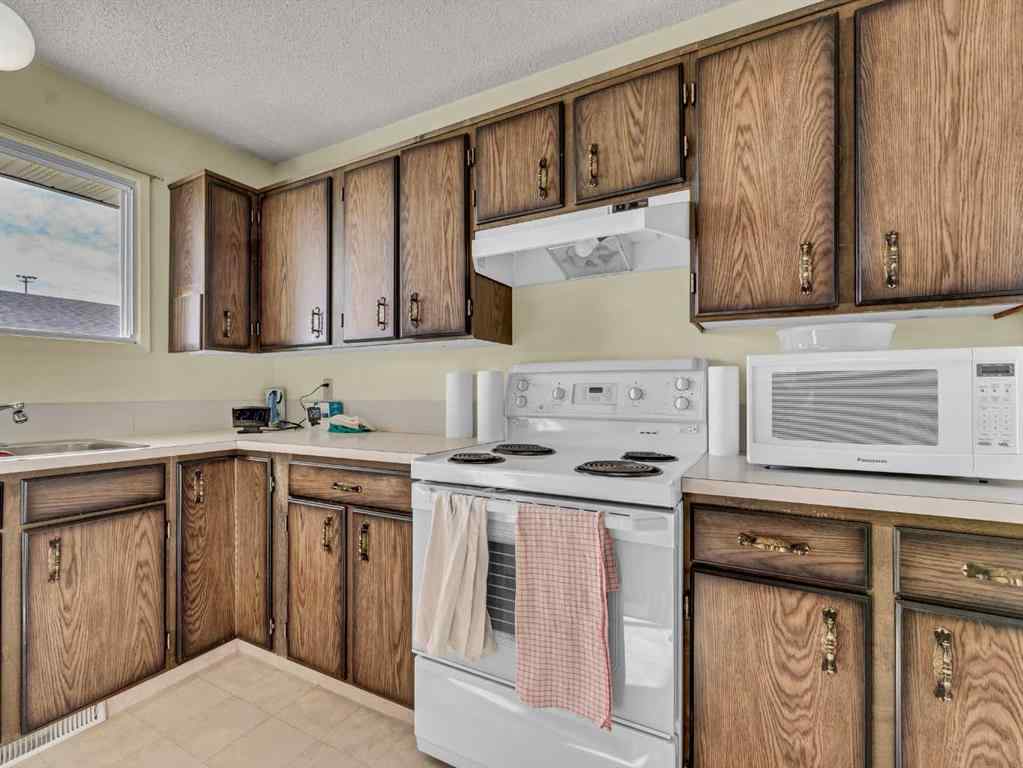 MLS® A2268535 - 267 11 Street NE in Northeast Crescent Heights Medicine Hat, Residential