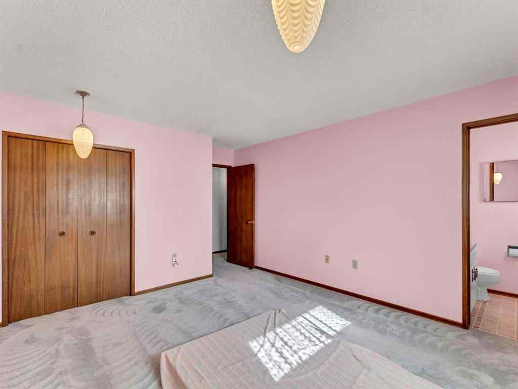 MLS® A2268535 - 267 11 Street NE in Northeast Crescent Heights Medicine Hat, Residential