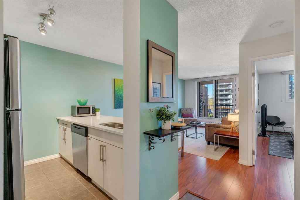MLS® A2268538 - Unit #815 738 3 Avenue SW in Eau Claire Calgary, Residential