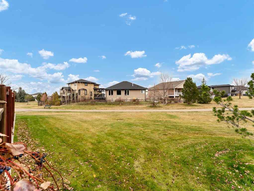 MLS® A2268540 - 264 Sierra Road SW in SW Southridge Medicine Hat, Residential