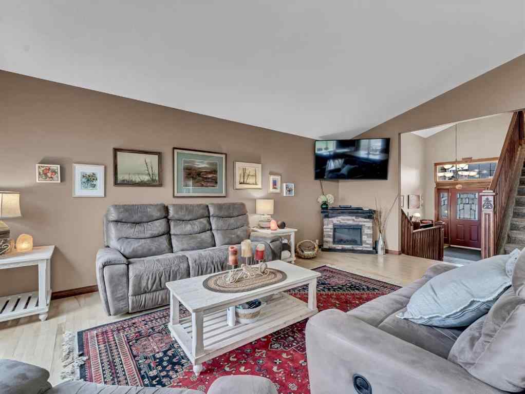 MLS® A2268540 - 264 Sierra Road SW in SW Southridge Medicine Hat, Residential