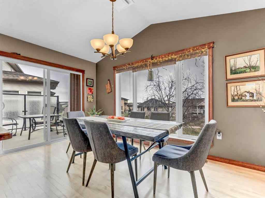 MLS® A2268540 - 264 Sierra Road SW in SW Southridge Medicine Hat, Residential