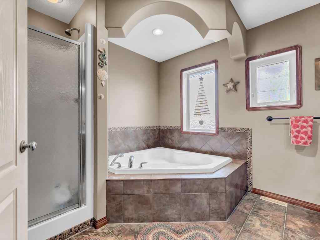 MLS® A2268540 - 264 Sierra Road SW in SW Southridge Medicine Hat, Residential