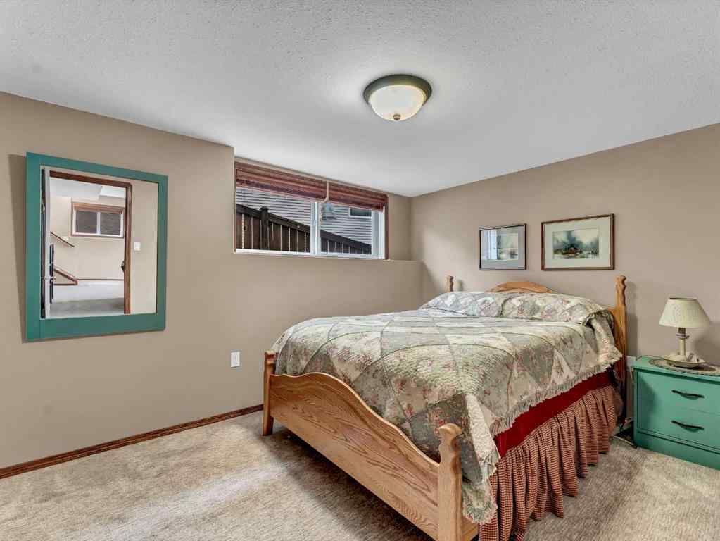 MLS® A2268540 - 264 Sierra Road SW in SW Southridge Medicine Hat, Residential
