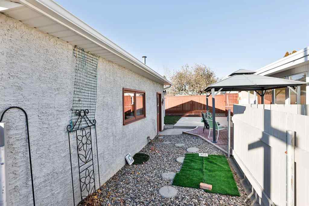 MLS® A2268551 - 1517 14 Avenue N in Winston Churchill Lethbridge, Residential