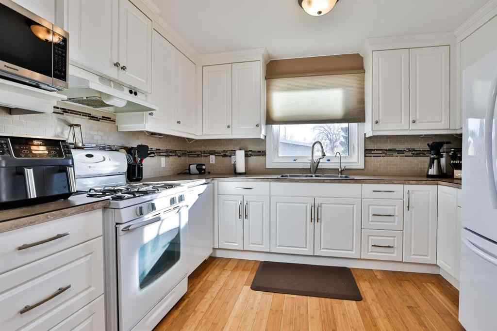 MLS® A2268551 - 1517 14 Avenue N in Winston Churchill Lethbridge, Residential