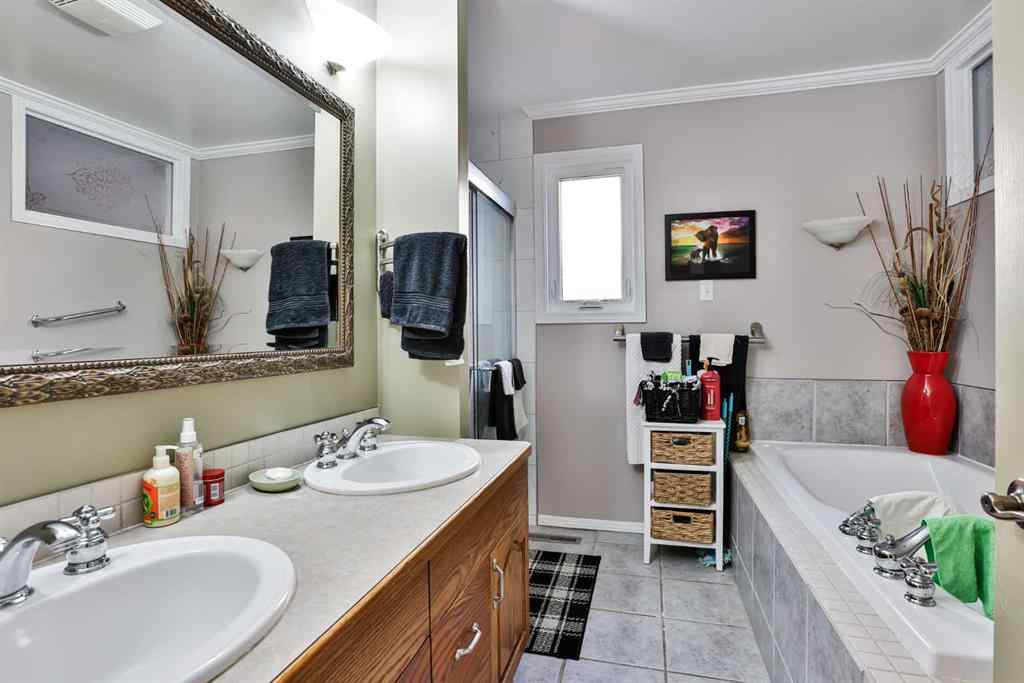 MLS® A2268551 - 1517 14 Avenue N in Winston Churchill Lethbridge, Residential