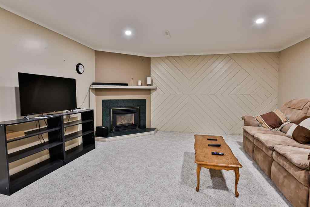 MLS® A2268551 - 1517 14 Avenue N in Winston Churchill Lethbridge, Residential