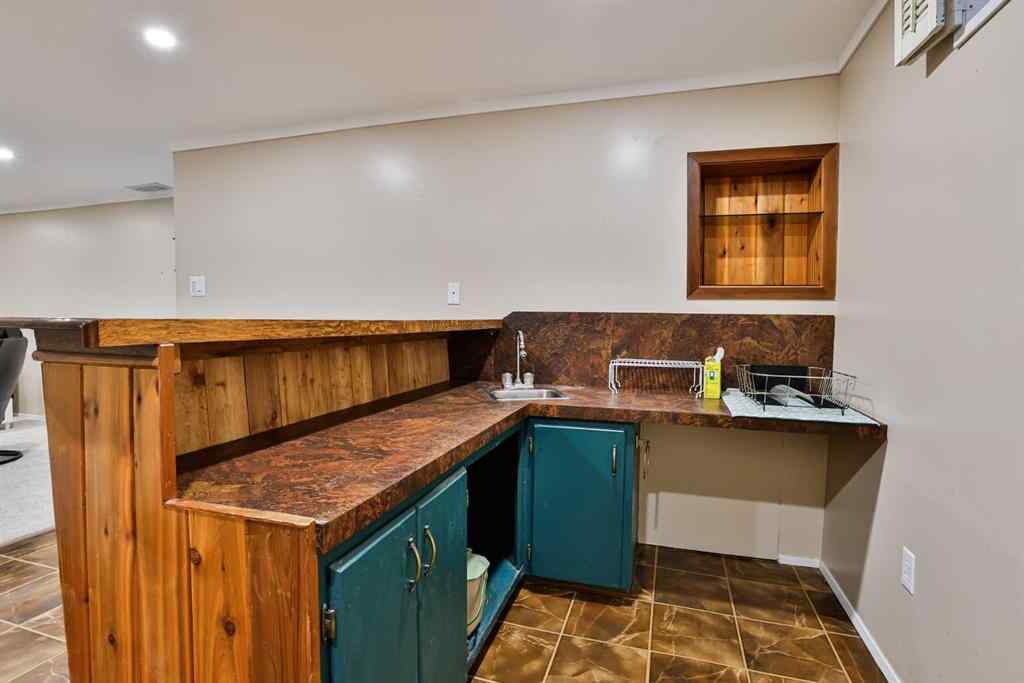 MLS® A2268551 - 1517 14 Avenue N in Winston Churchill Lethbridge, Residential