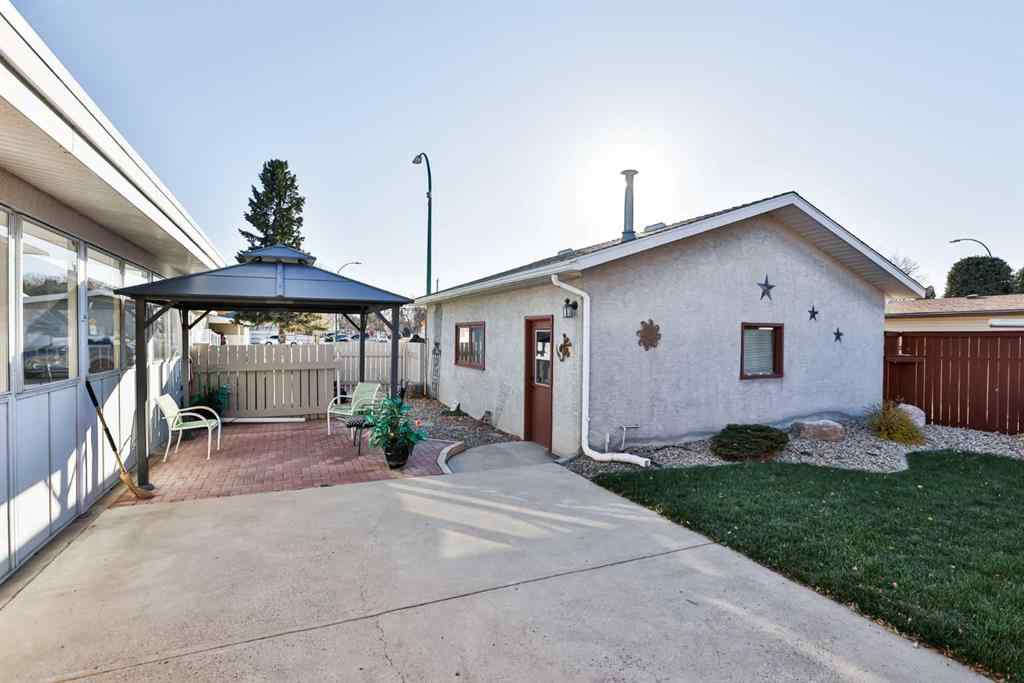 MLS® A2268551 - 1517 14 Avenue N in Winston Churchill Lethbridge, Residential