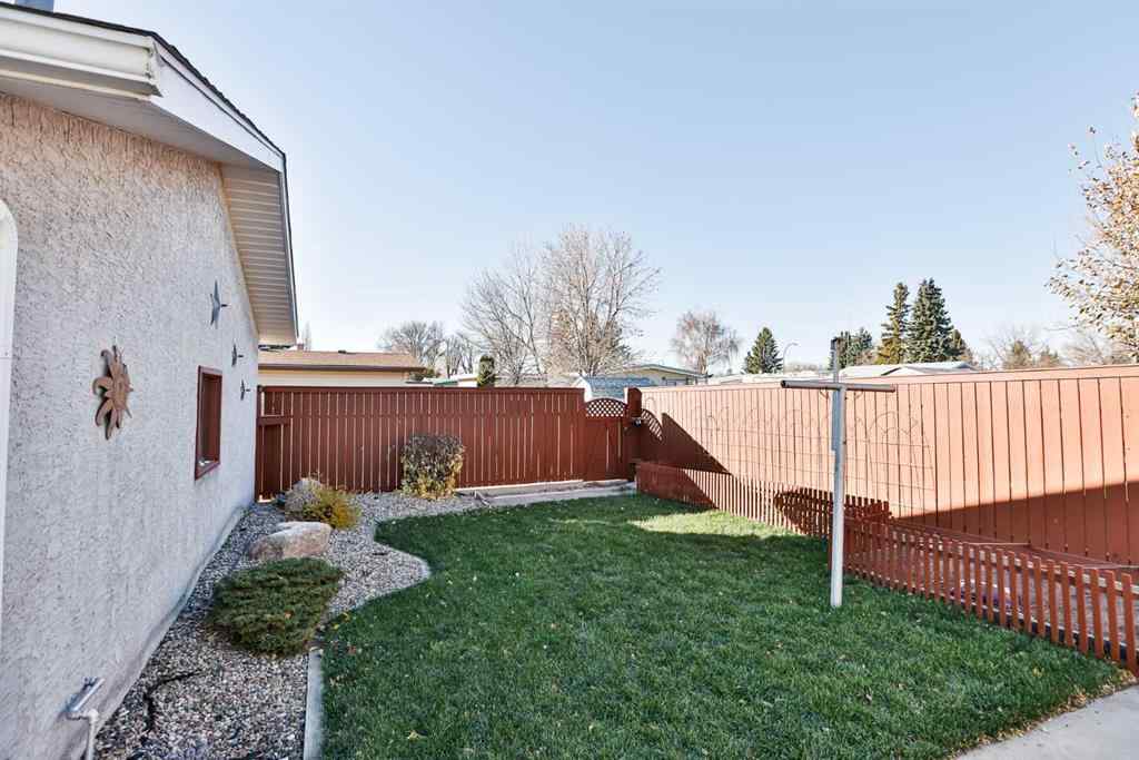 MLS® A2268551 - 1517 14 Avenue N in Winston Churchill Lethbridge, Residential
