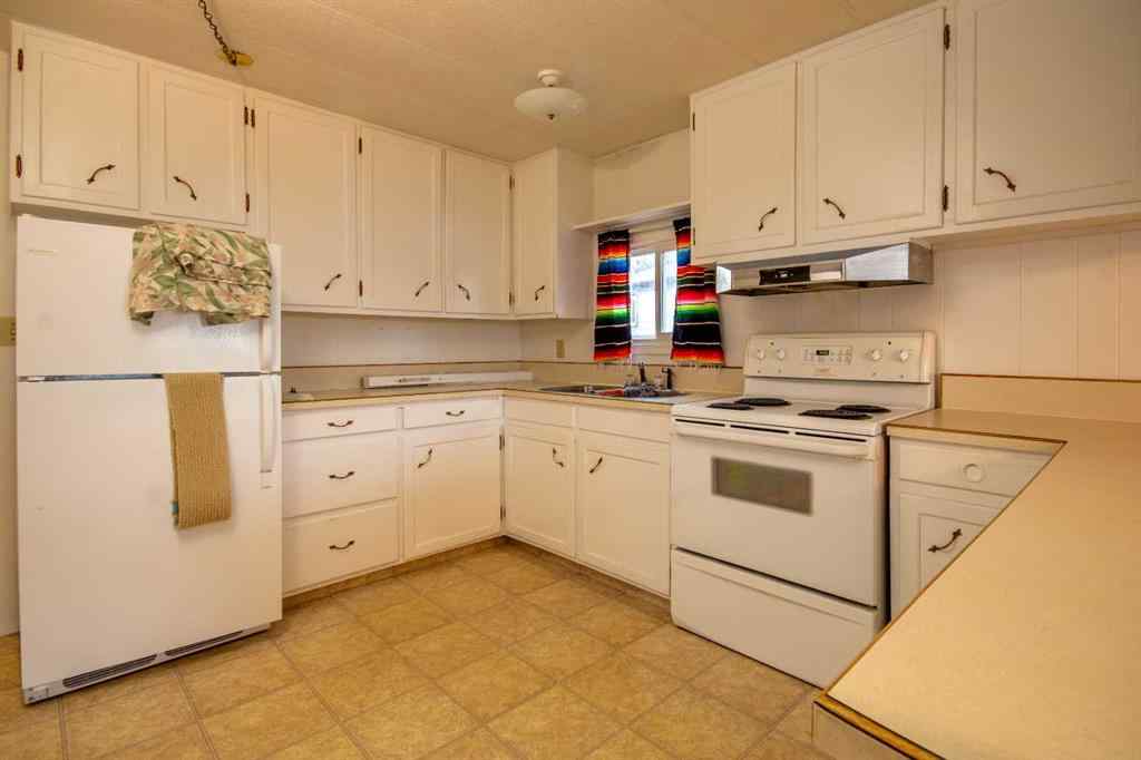 MLS® A2268560 - 216 5 Street NW in NONE Sundre, Residential