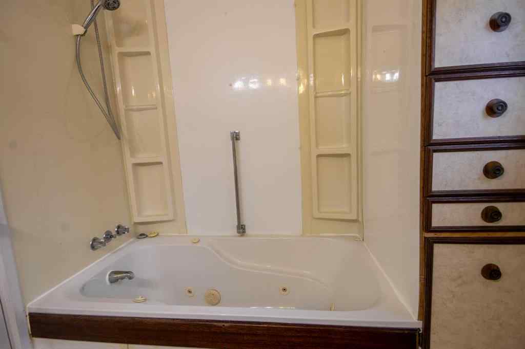 MLS® A2268560 - 216 5 Street NW in NONE Sundre, Residential