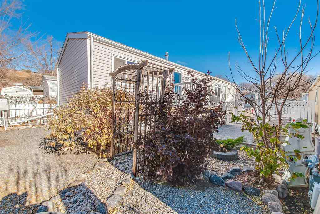 MLS® A2268561 - Unit #3 448 Division Avenue N in Riverside Medicine Hat, Residential