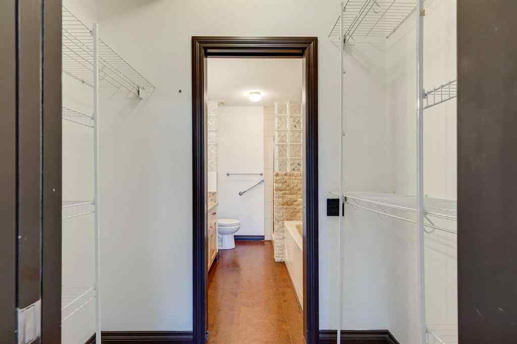 MLS® A2268563 - Unit #403 3810 43 Street SW in Glenbrook Calgary, Residential