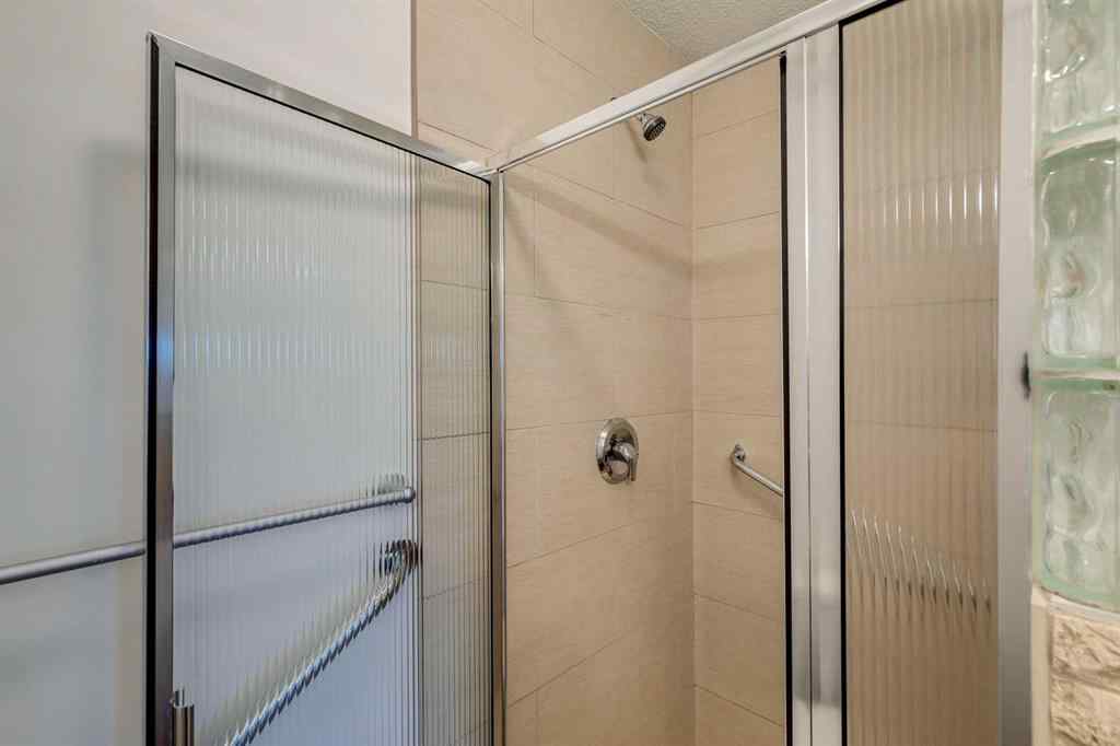 MLS® A2268563 - Unit #403 3810 43 Street SW in Glenbrook Calgary, Residential