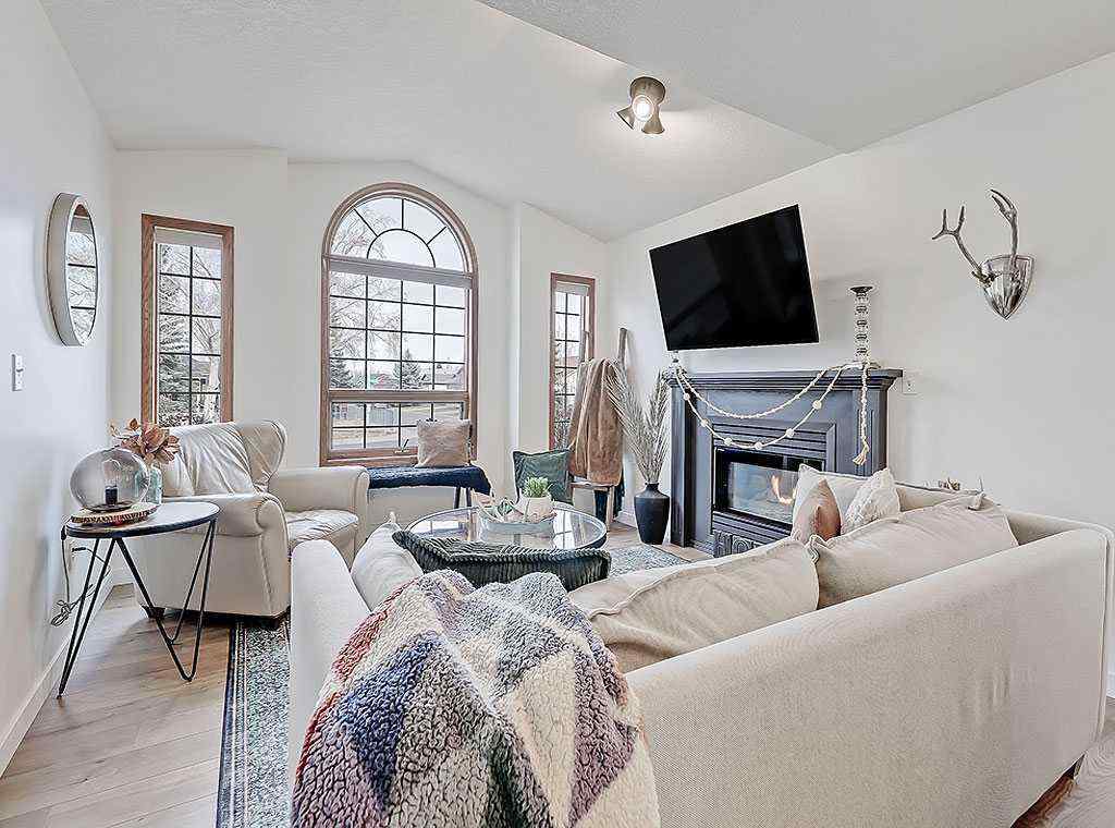 MLS® A2268572 - 1527 10 Avenue SE in Sunshine Meadow High River, Residential