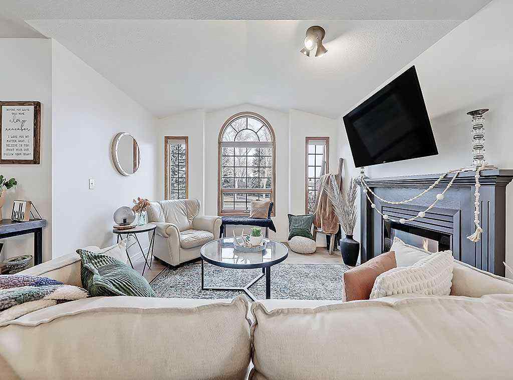 MLS® A2268572 - 1527 10 Avenue SE in Sunshine Meadow High River, Residential