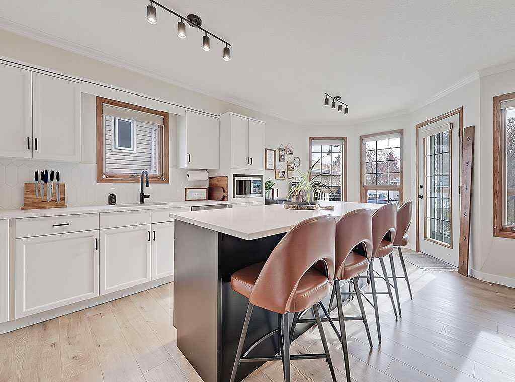 MLS® A2268572 - 1527 10 Avenue SE in Sunshine Meadow High River, Residential