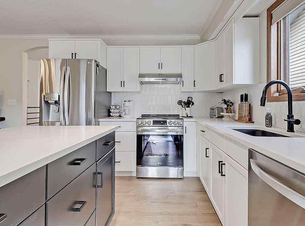 MLS® A2268572 - 1527 10 Avenue SE in Sunshine Meadow High River, Residential