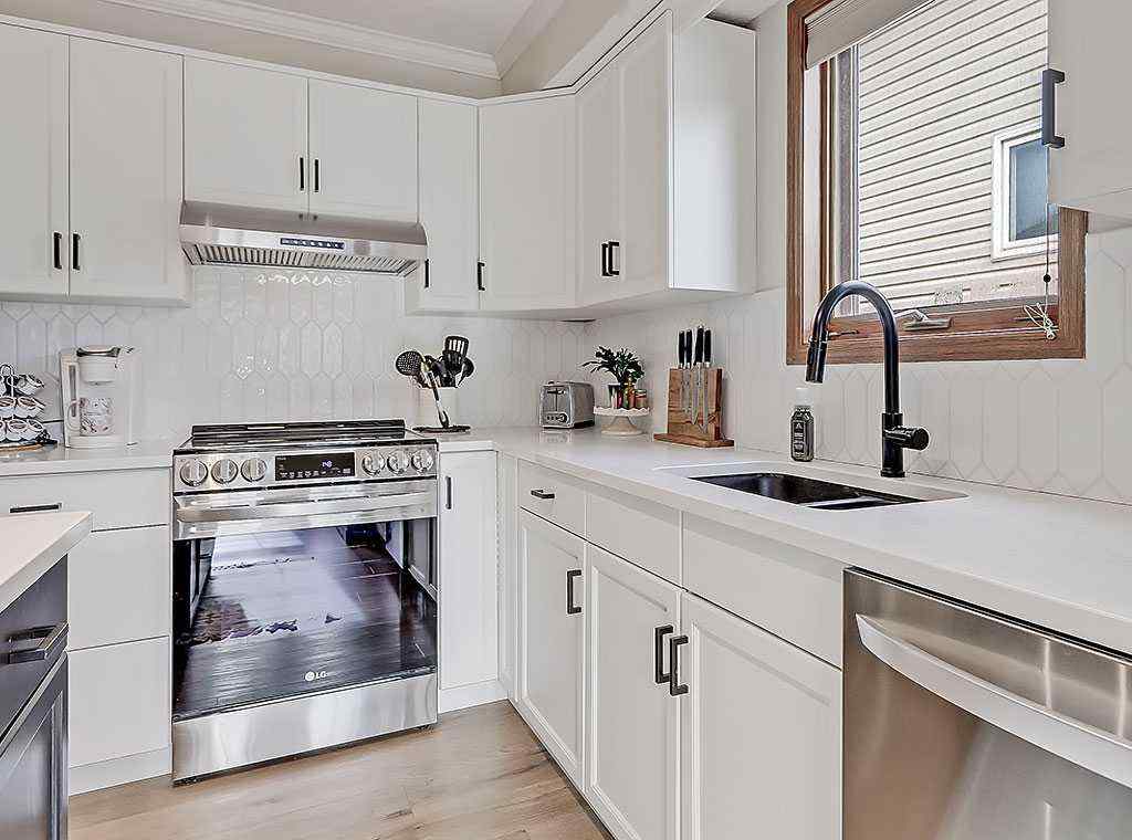 MLS® A2268572 - 1527 10 Avenue SE in Sunshine Meadow High River, Residential