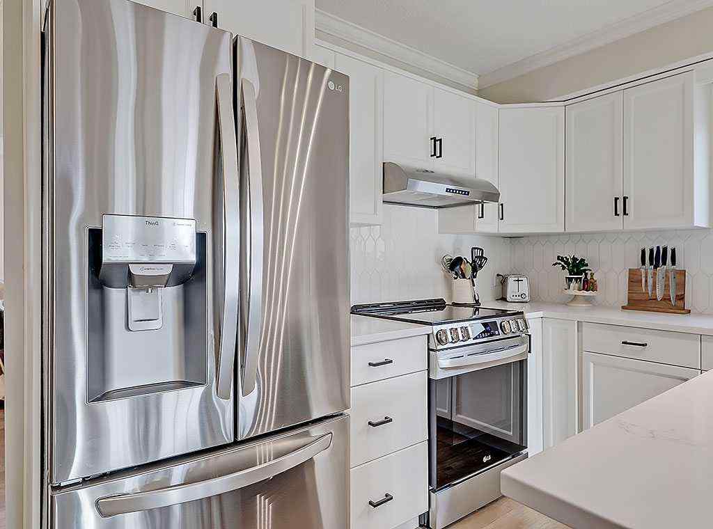 MLS® A2268572 - 1527 10 Avenue SE in Sunshine Meadow High River, Residential